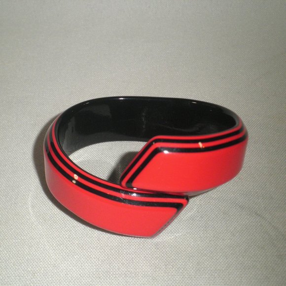 Vintage Layered Red and Black Plastic Bypass Bangle Bracelet - Picture 1 of 3